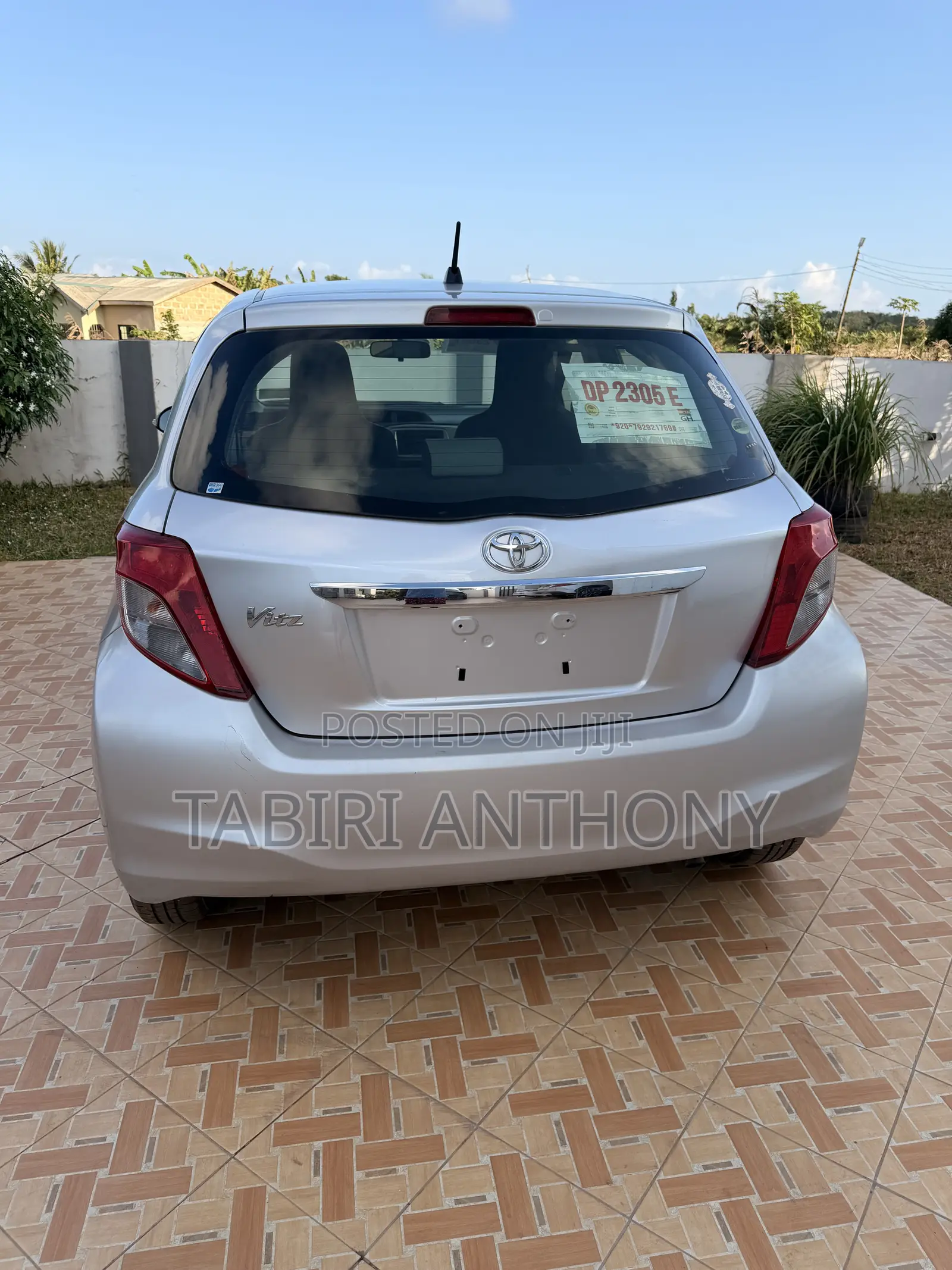 Toyota Vitz 2014 Silver