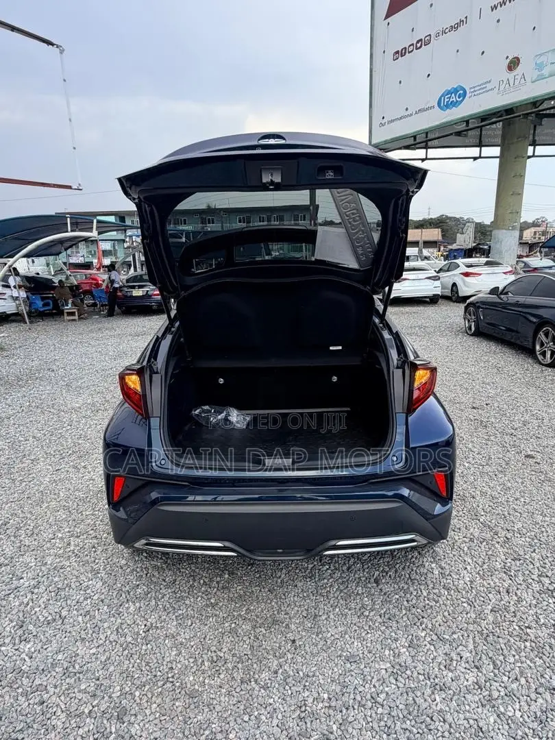 Toyota C-HR 2023 Green