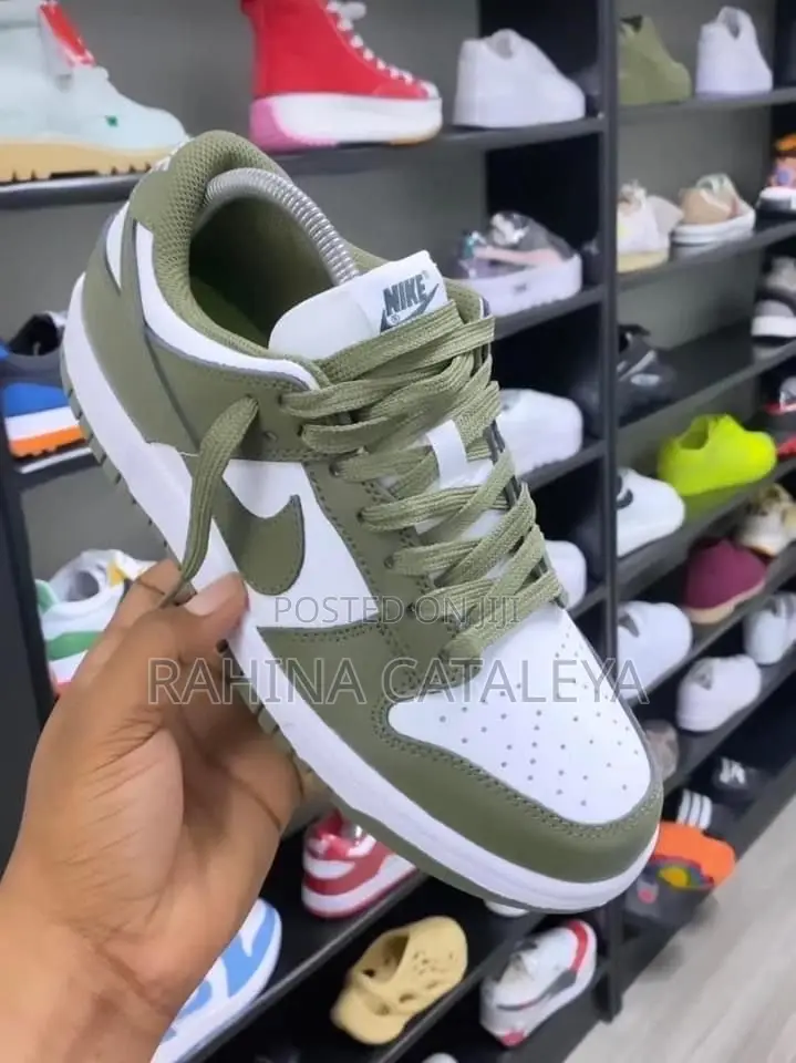 Sneakers Hub