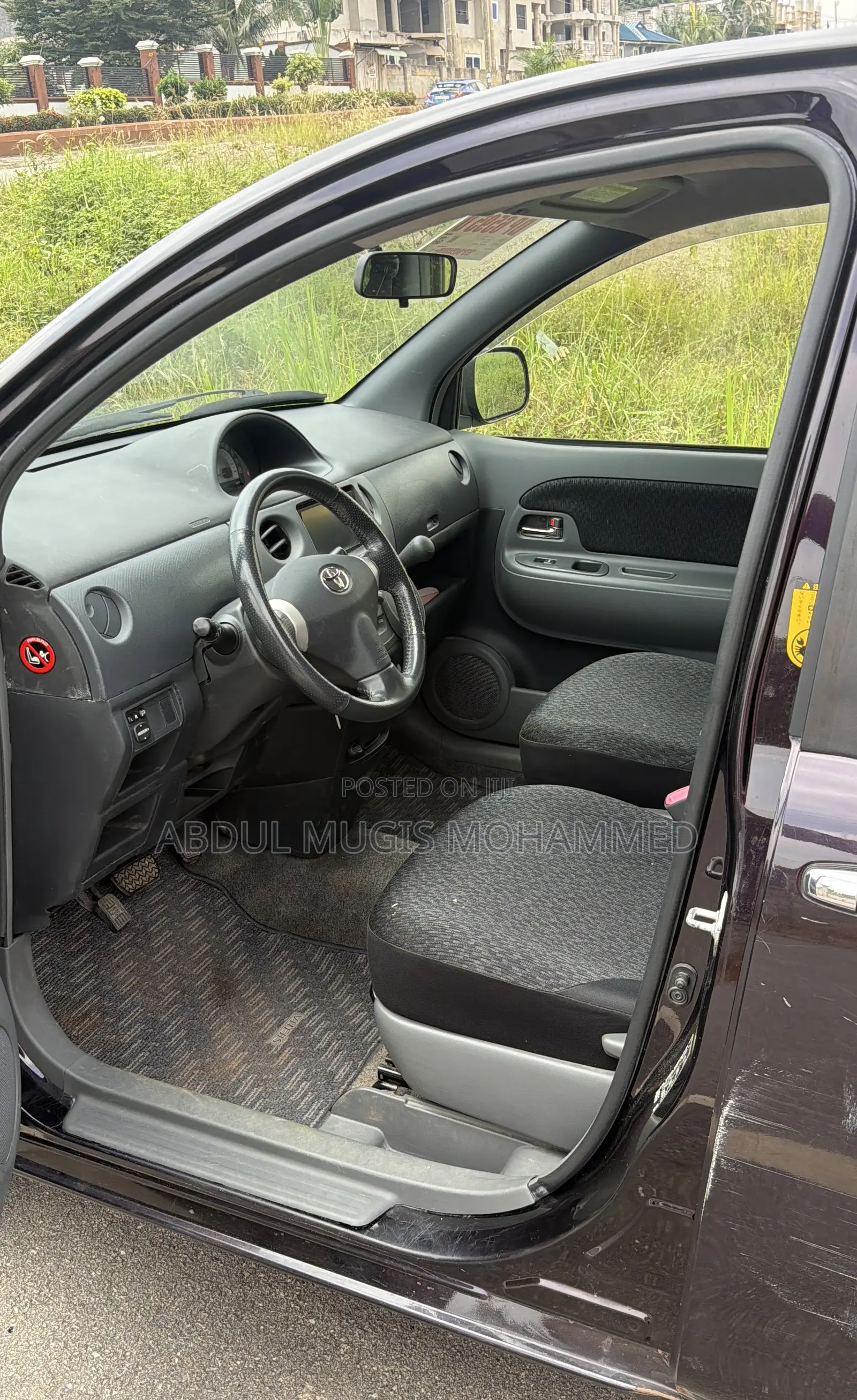 Toyota Sienta 1.5 AWD 2013 Burgundy