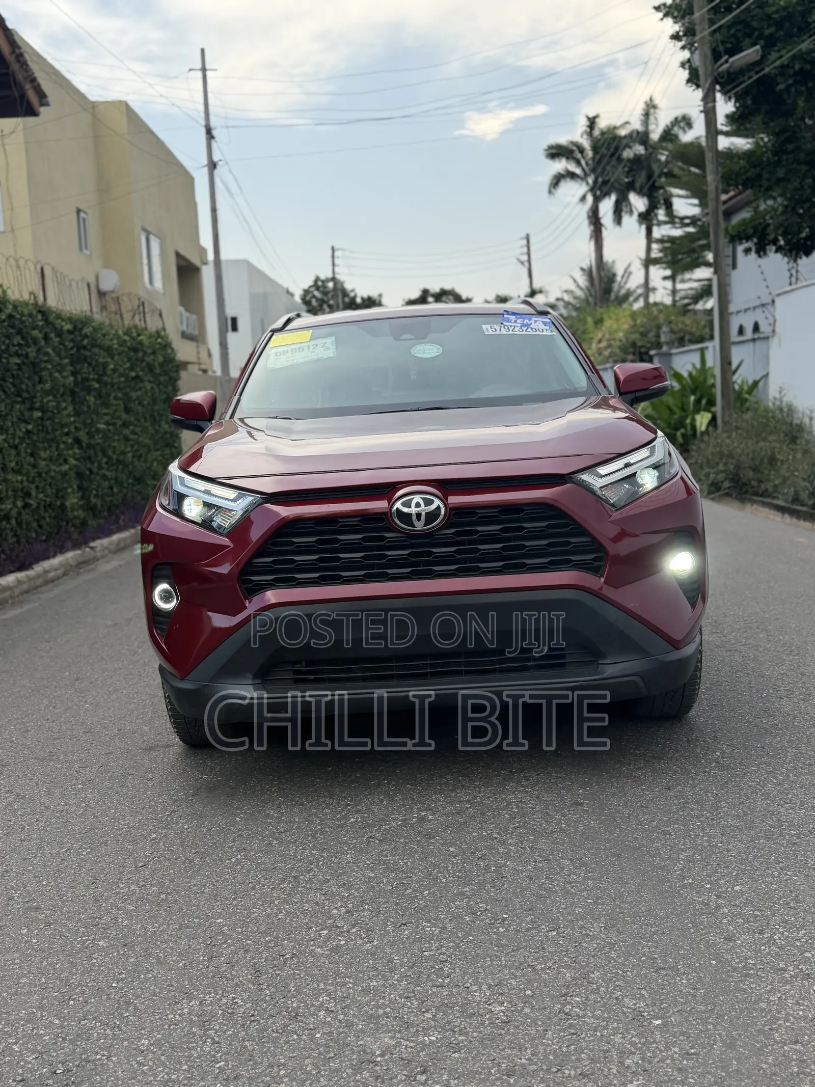 Toyota RAV4 XLE Premium 2025 Red