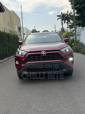 Toyota RAV4 XLE Premium 2025 Red