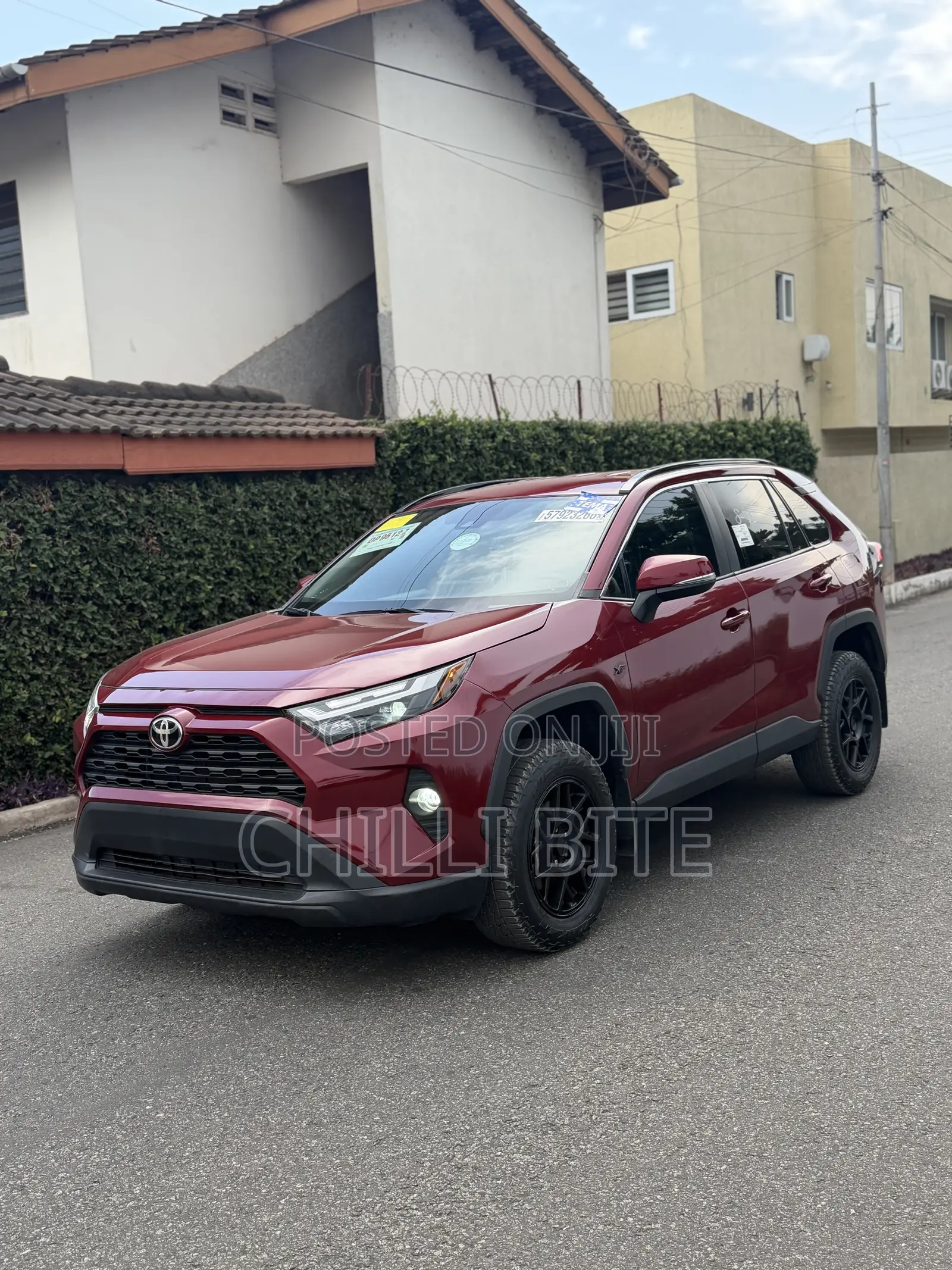 Toyota RAV4 XLE Premium 2025 Red