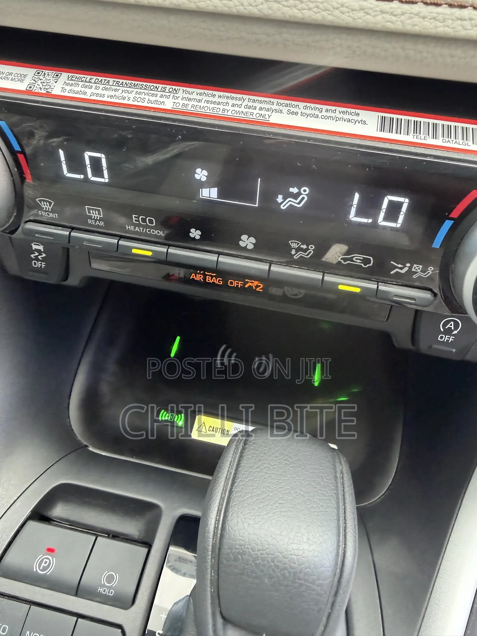 Toyota RAV4 XLE Premium 2025 Red
