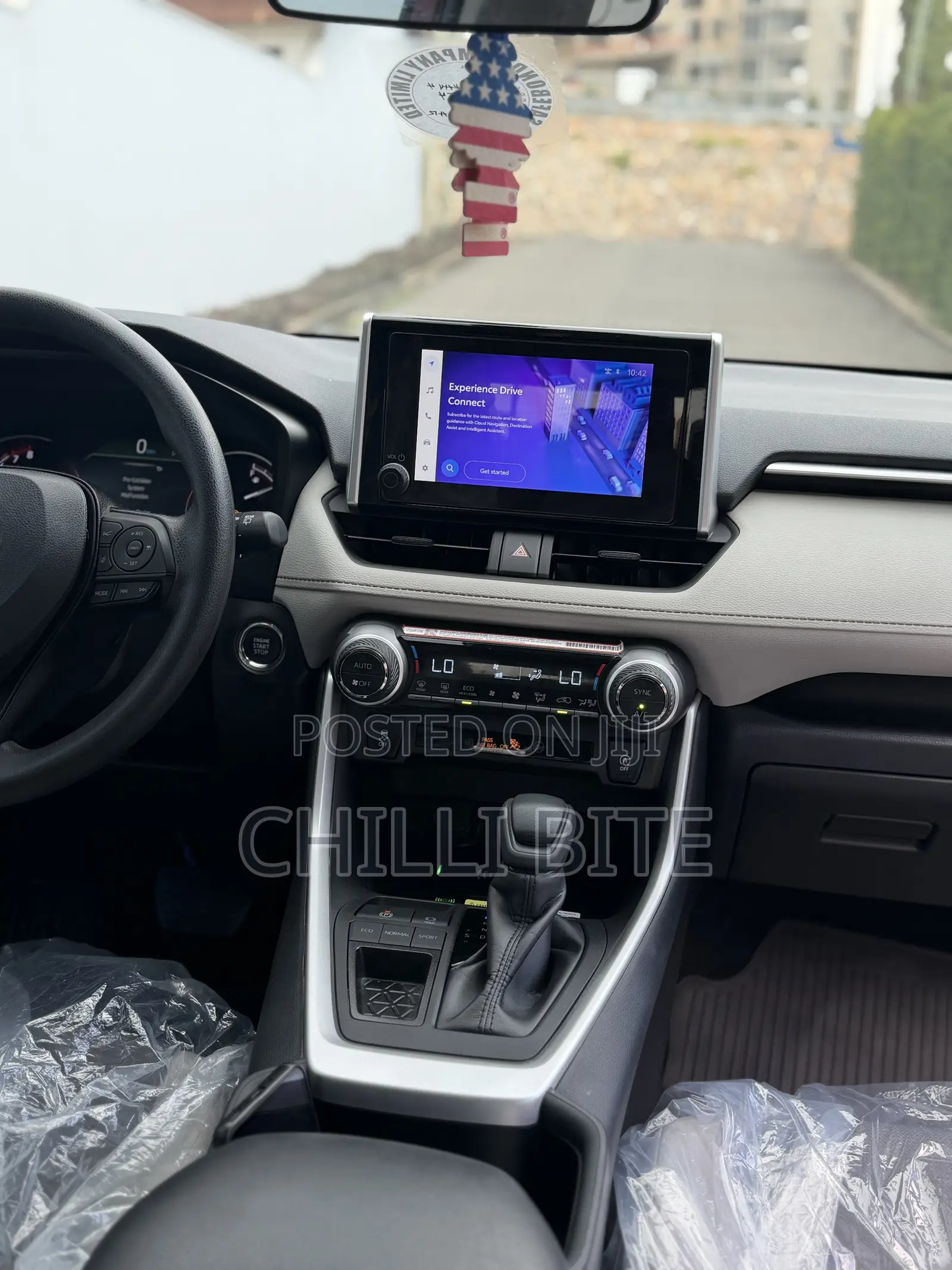 Toyota RAV4 XLE Premium 2025 Red