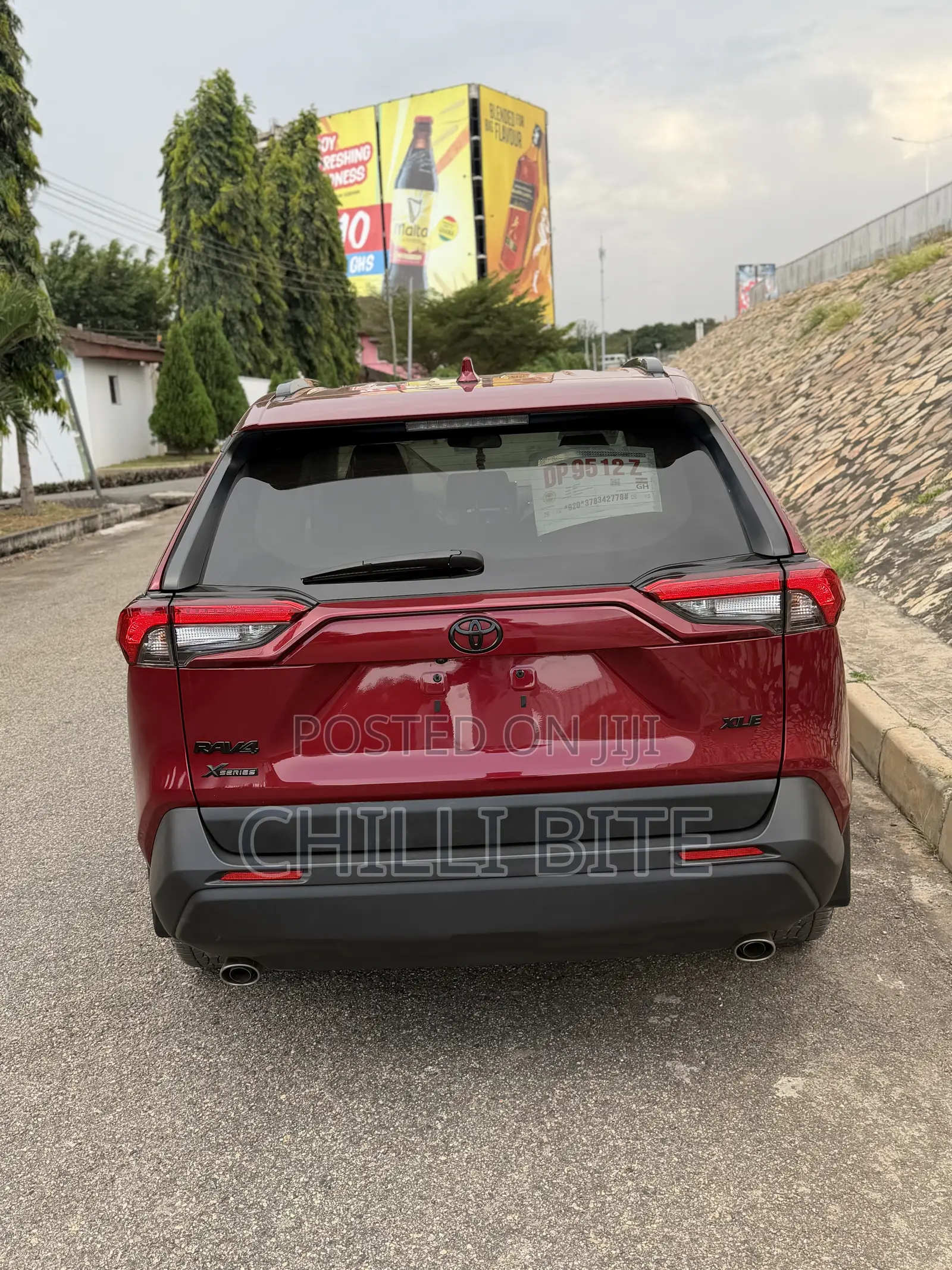 Toyota RAV4 XLE Premium 2025 Red