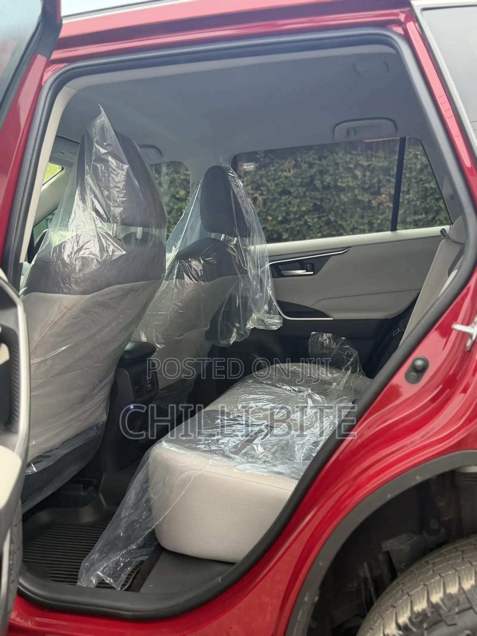 Toyota RAV4 XLE Premium 2025 Red
