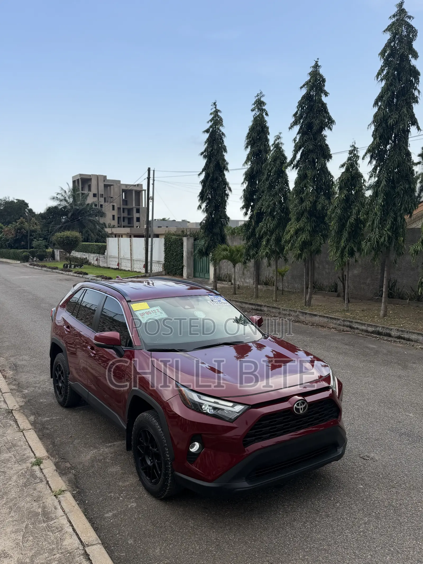 Toyota RAV4 XLE Premium 2025 Red