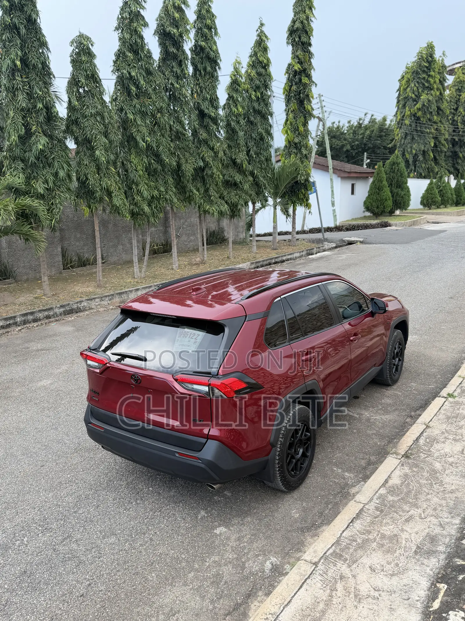 Toyota RAV4 XLE Premium 2025 Red