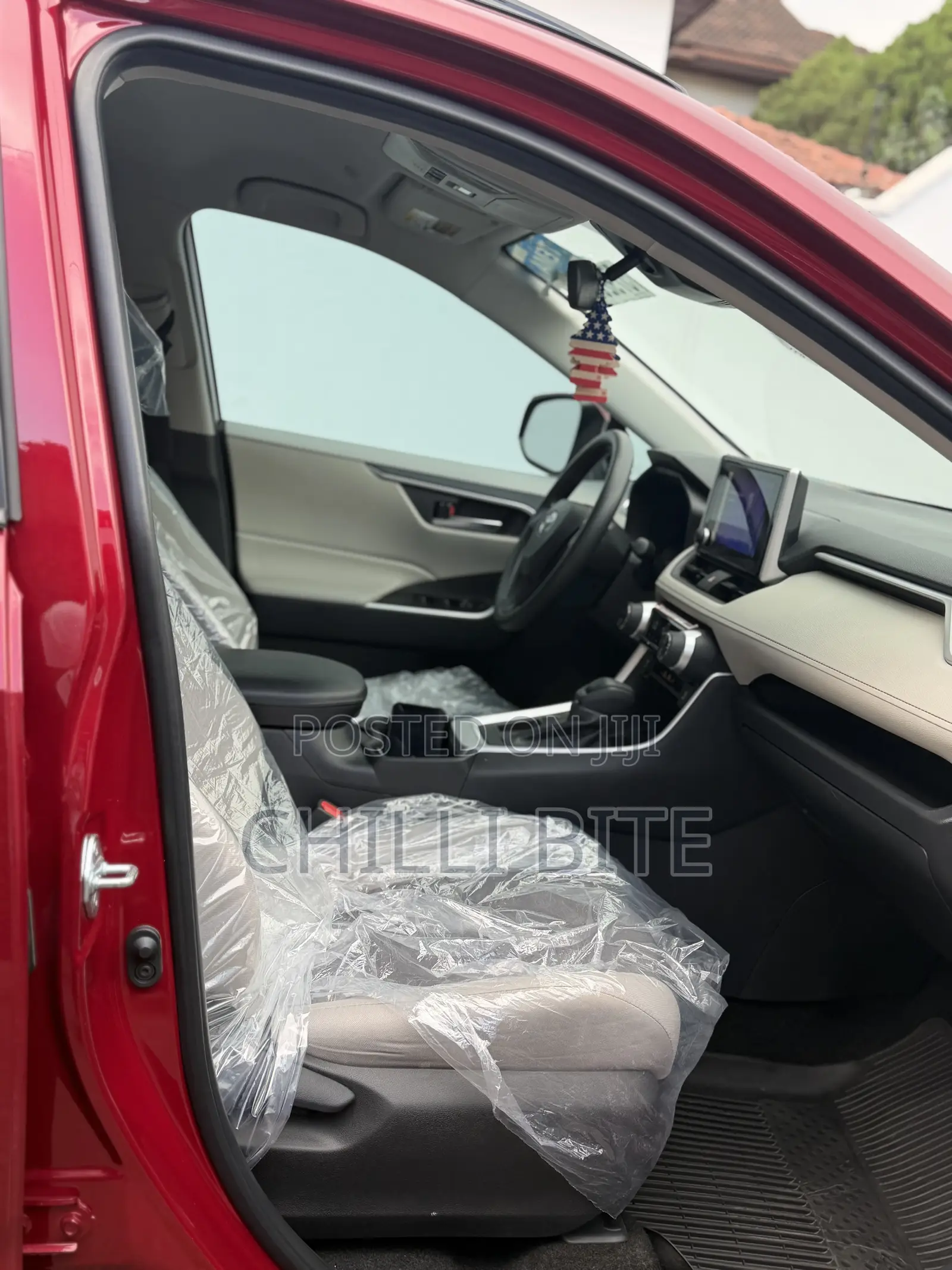 Toyota RAV4 XLE Premium 2025 Red