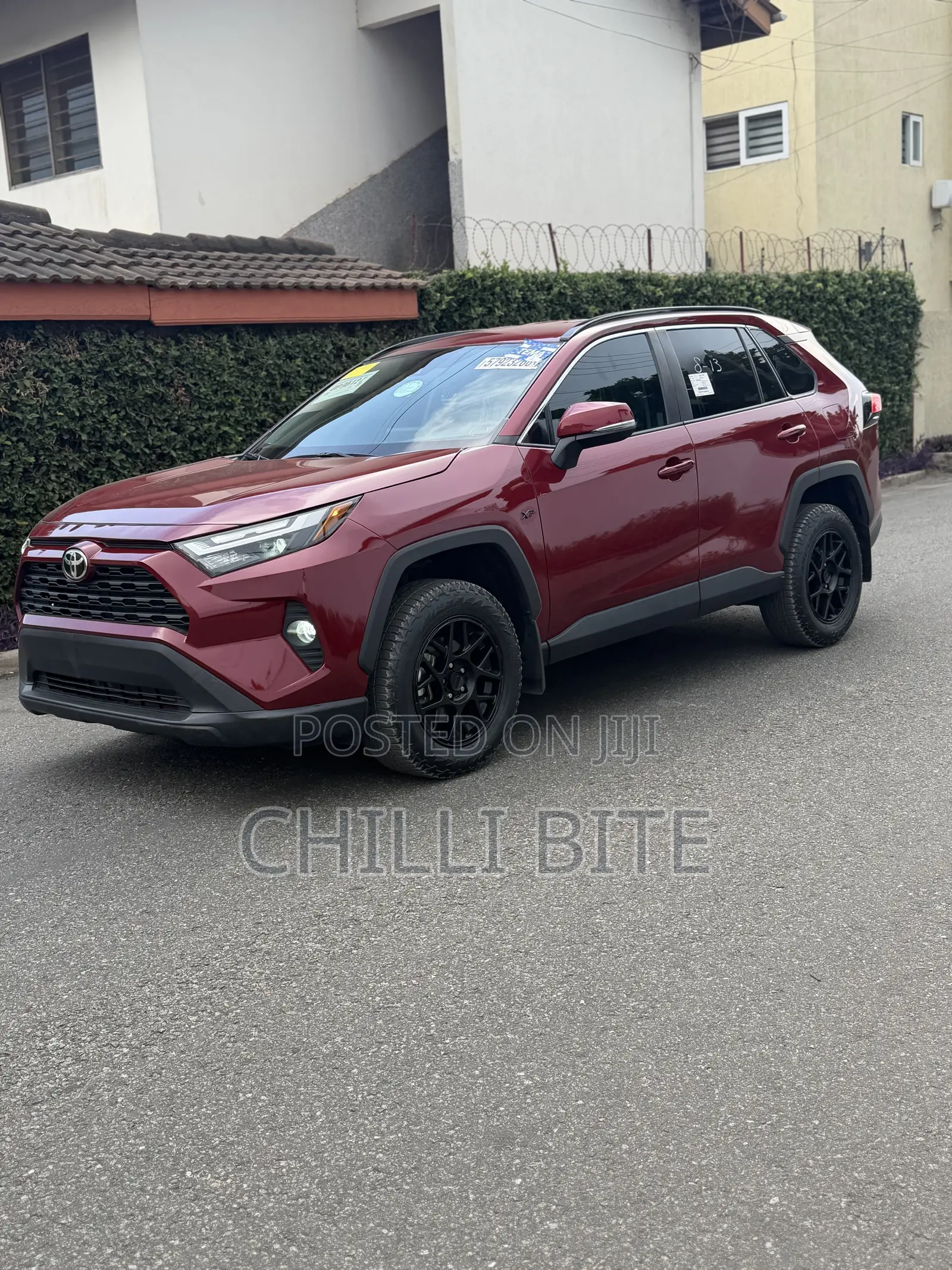 Toyota RAV4 XLE Premium 2025 Red