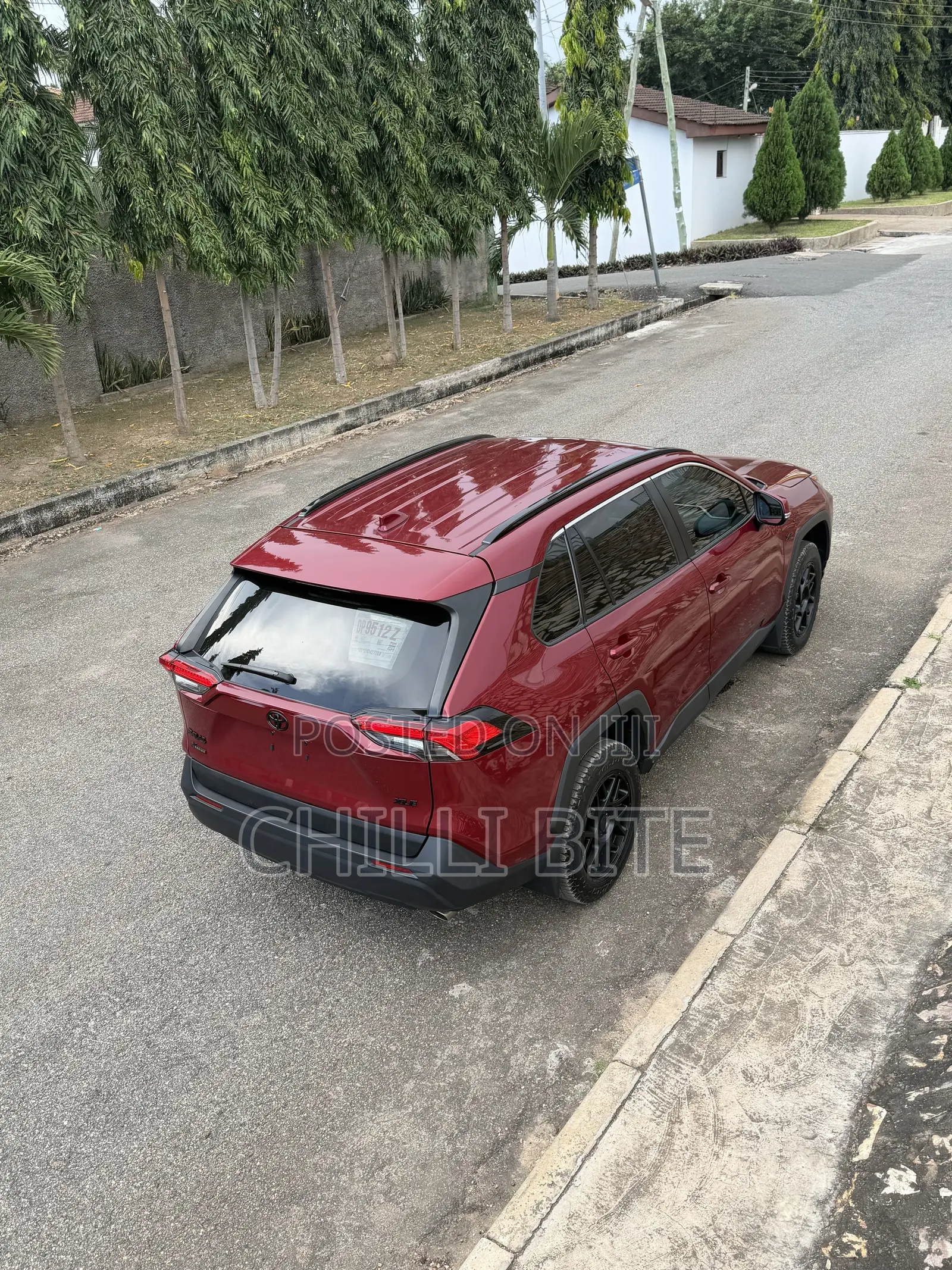 Toyota RAV4 XLE Premium 2025 Red