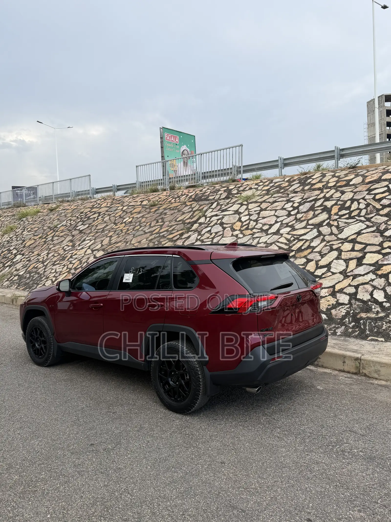 Toyota RAV4 XLE Premium 2025 Red