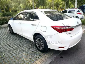 Toyota Corolla 2018 White
