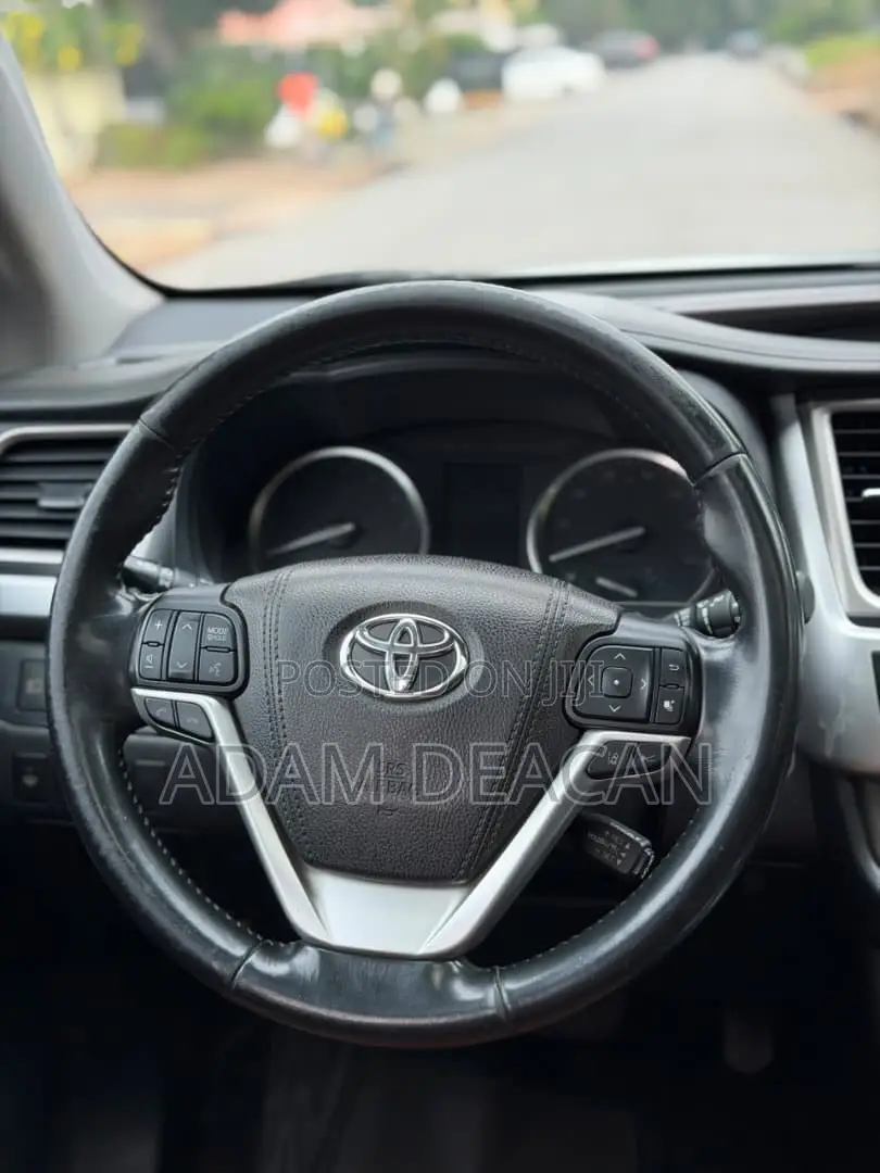 Toyota Highlander Limited 4x2 V6 (3.5L 6cyl 8A) 2018