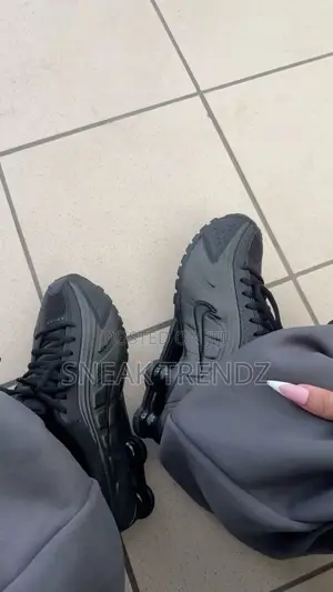 Nike Air Shox R4 Black