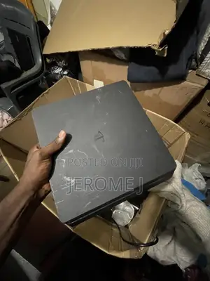 Sony Play Station 4 Slim