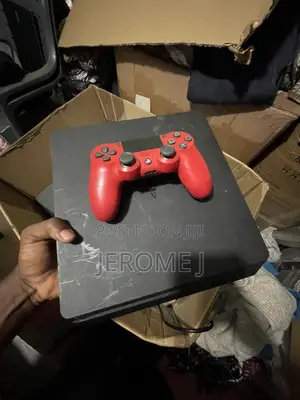 Sony Play Station 4 Slim