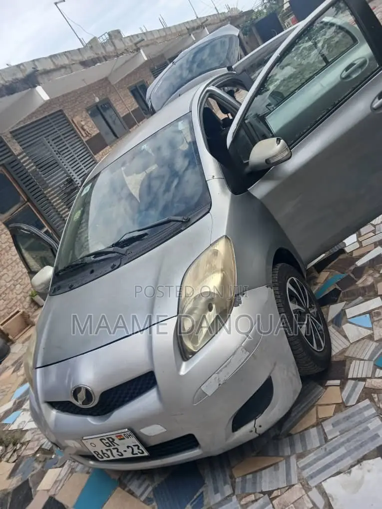 Toyota Vitz 2010 Gray