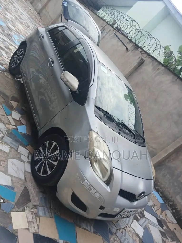 Toyota Vitz 2010 Gray