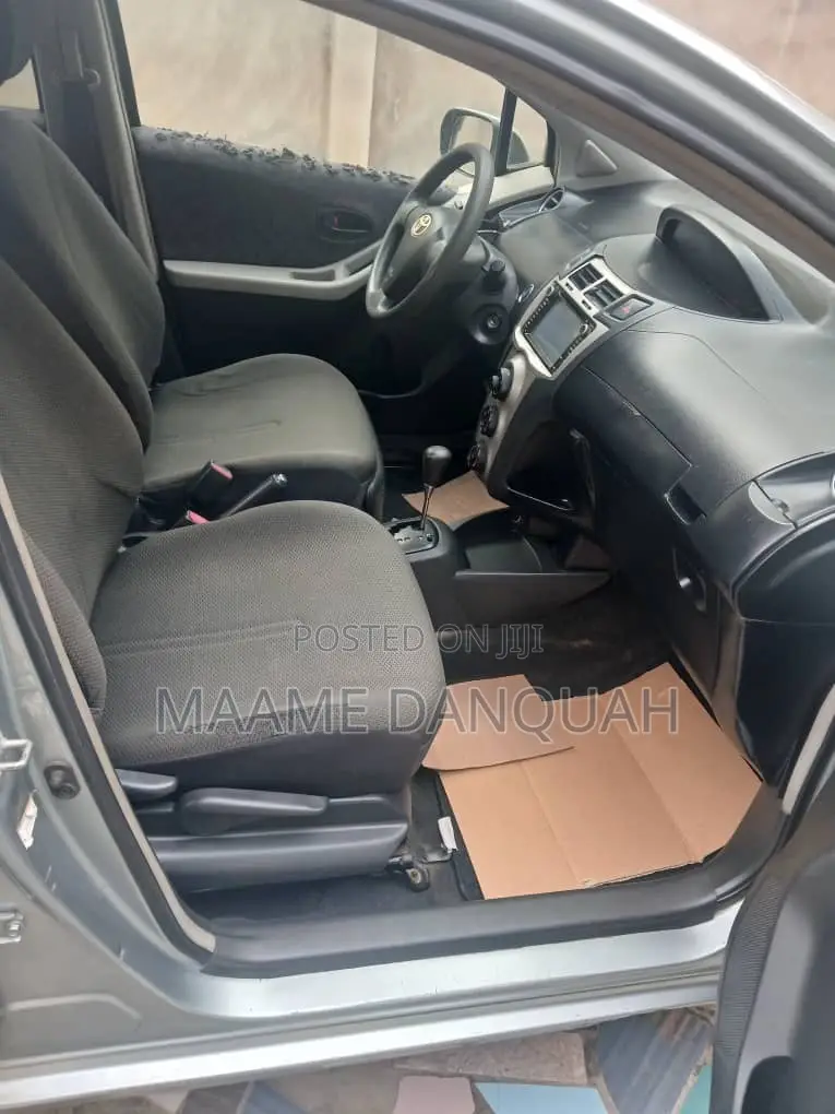 Toyota Vitz 2010 Gray