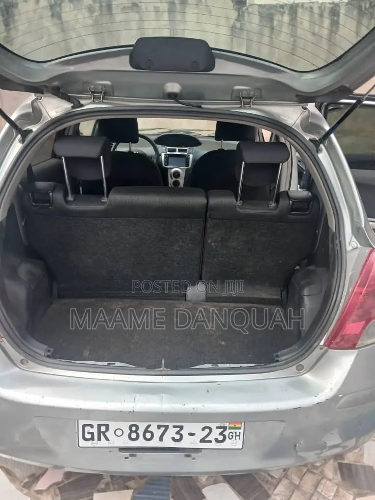 Toyota Vitz 2010 Gray