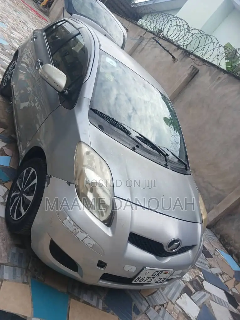 Toyota Vitz 2010 Gray