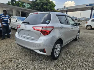 Toyota Vitz 1.3 FWD 5dr 2017 Silver