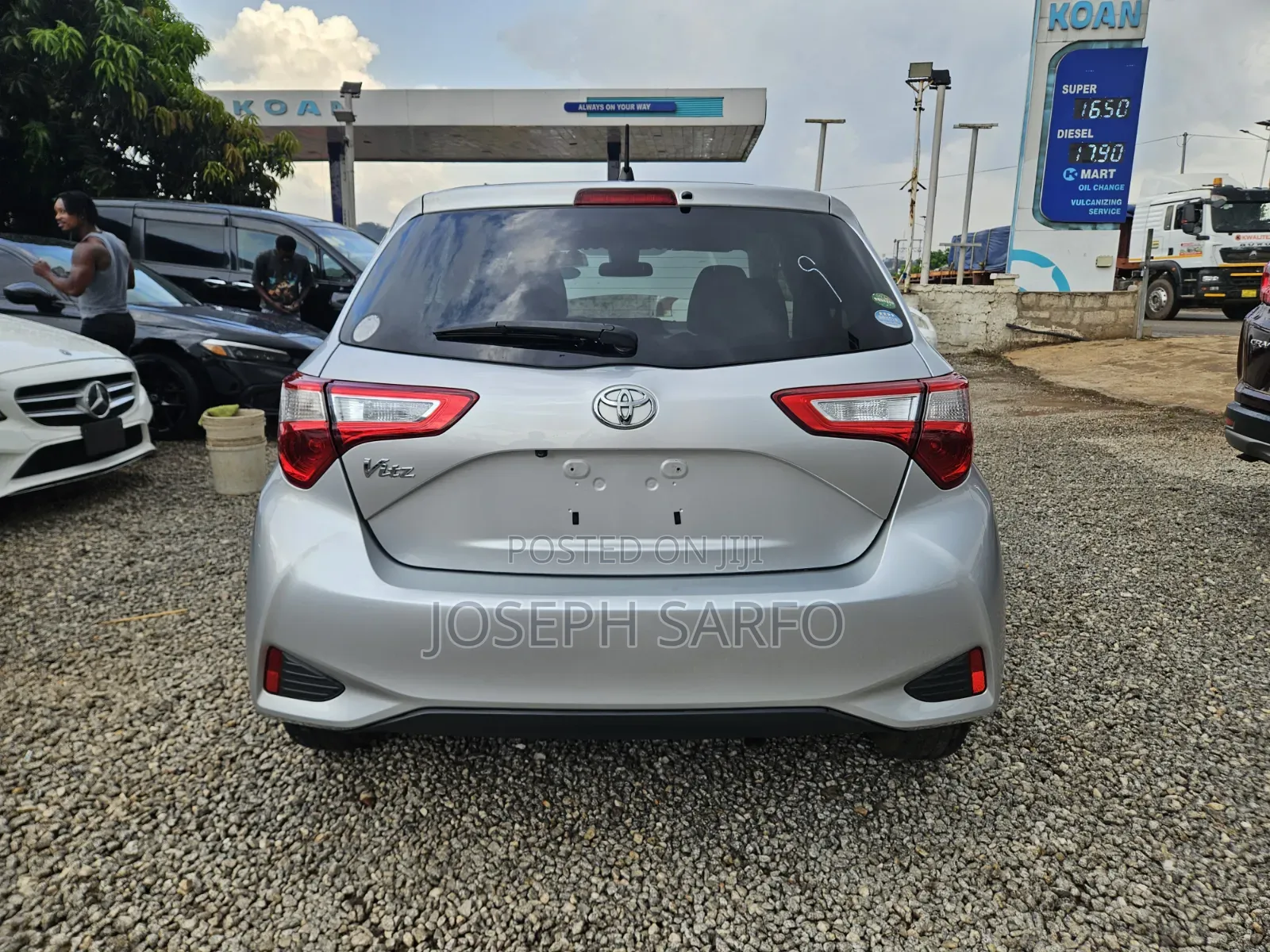 Toyota Vitz 1.3 FWD 5dr 2017 Silver