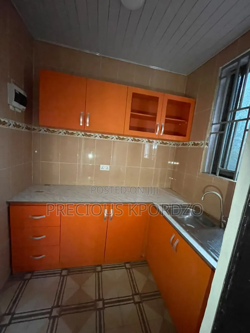 1bdrm Room & Parlour in Adenta Forster Home for rent