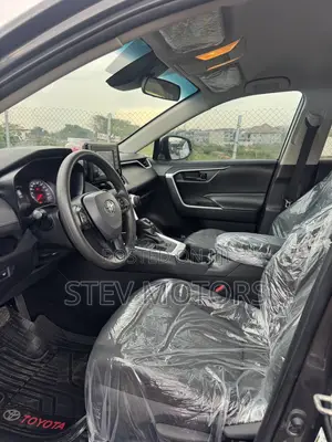 Toyota RAV4 LE 2022 Black
