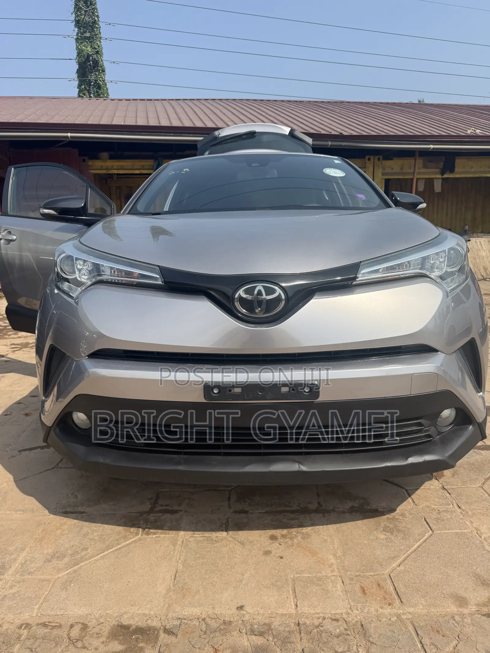 Toyota C-HR XLE FWD Sport Utility (2.0L 4cyl 2AM) 2018 Silver