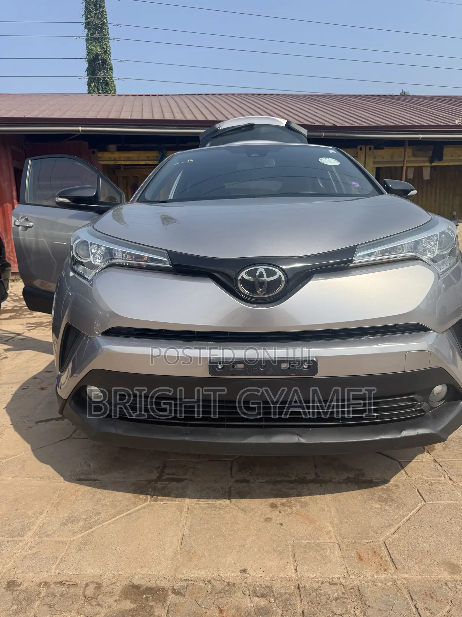 Toyota C-HR XLE FWD Sport Utility (2.0L 4cyl 2AM) 2018 Silver