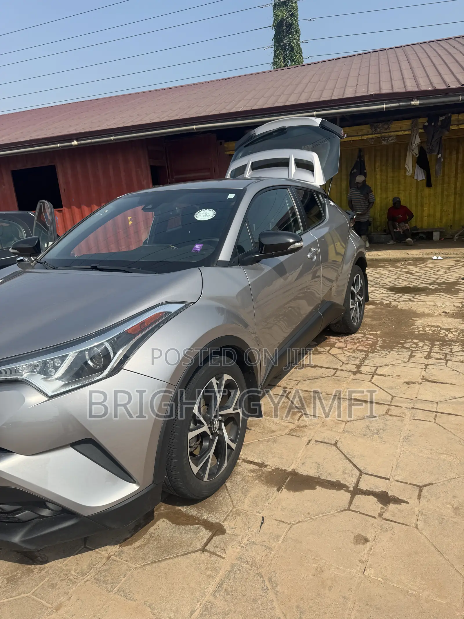Toyota C-HR XLE FWD Sport Utility (2.0L 4cyl 2AM) 2018 Silver