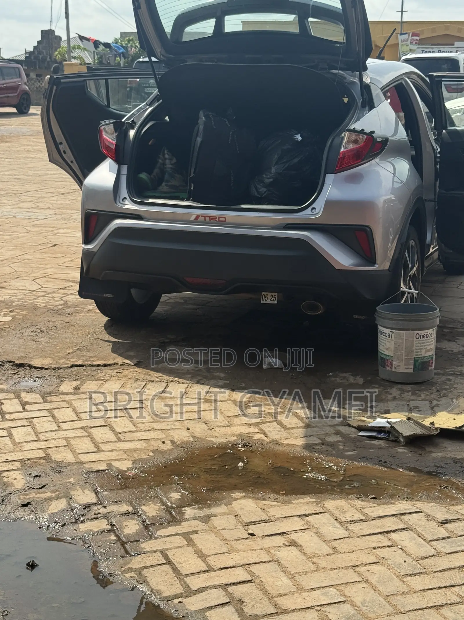 Toyota C-HR XLE FWD Sport Utility (2.0L 4cyl 2AM) 2018 Silver