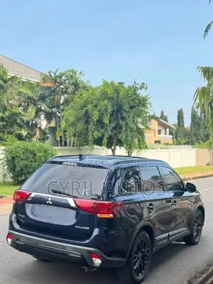 Mitsubishi Outlander 2019 Blue