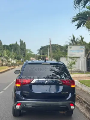 Mitsubishi Outlander 2019 Blue