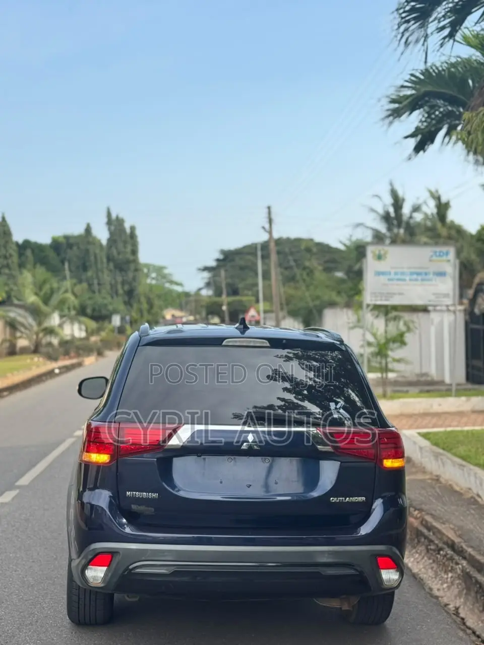 Mitsubishi Outlander 2019 Blue