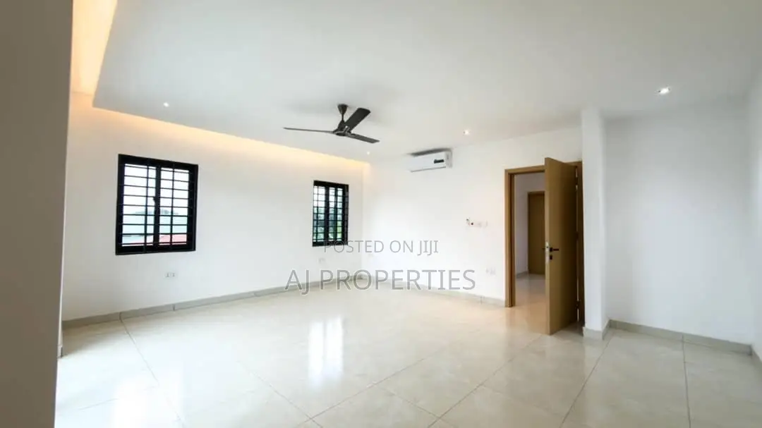 4bdrm House in Adenta for sale