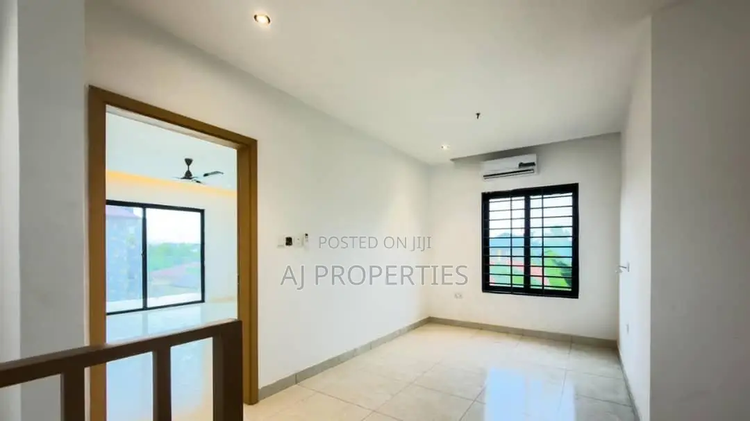 4bdrm House in Adenta for sale