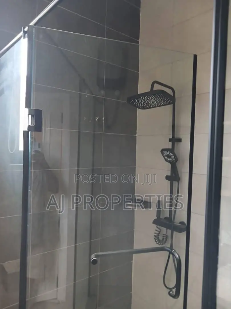 4bdrm House in Adenta for sale