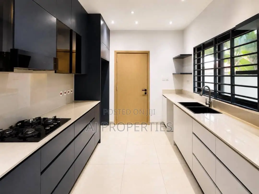4bdrm House in Adenta for sale