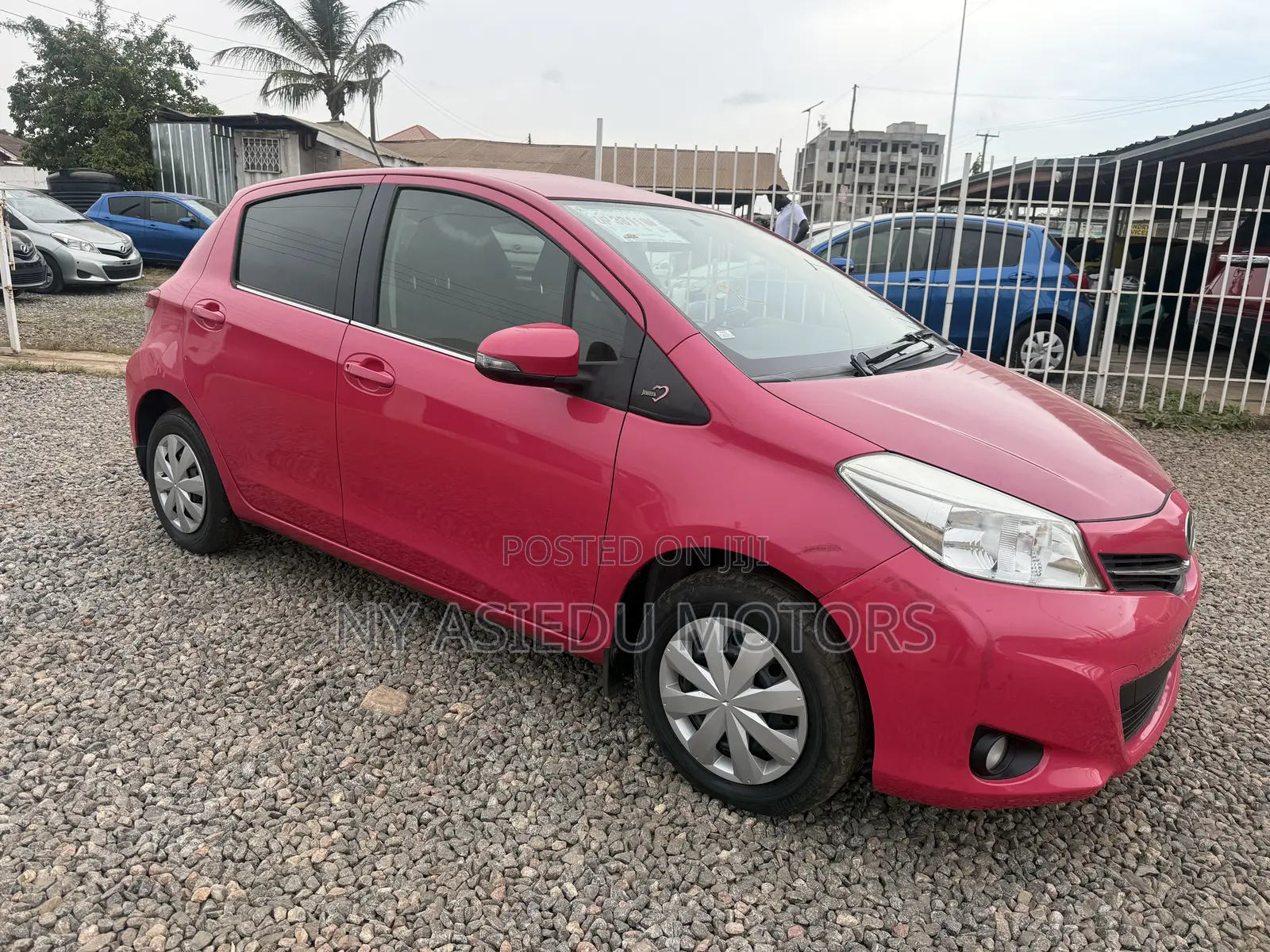 Toyota Vitz 1.3 FWD 3dr 2012 Pink