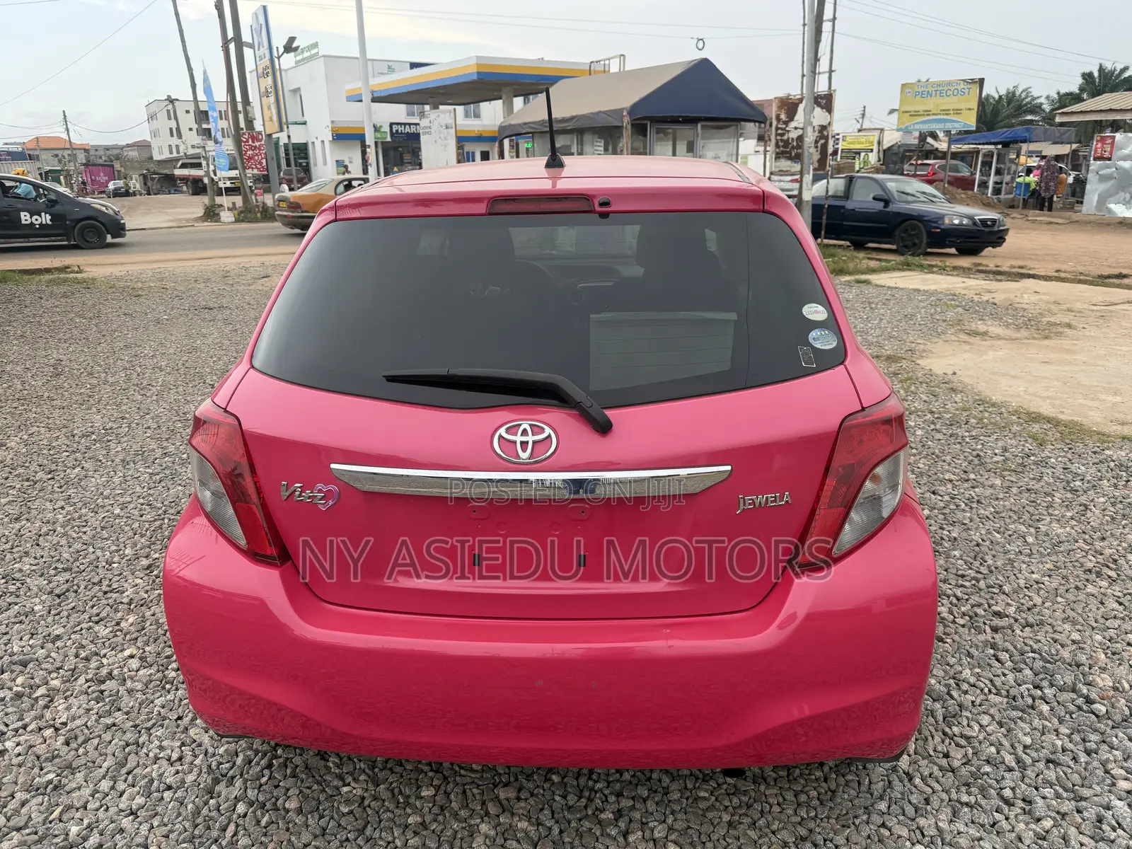 Toyota Vitz 1.3 FWD 3dr 2012 Pink