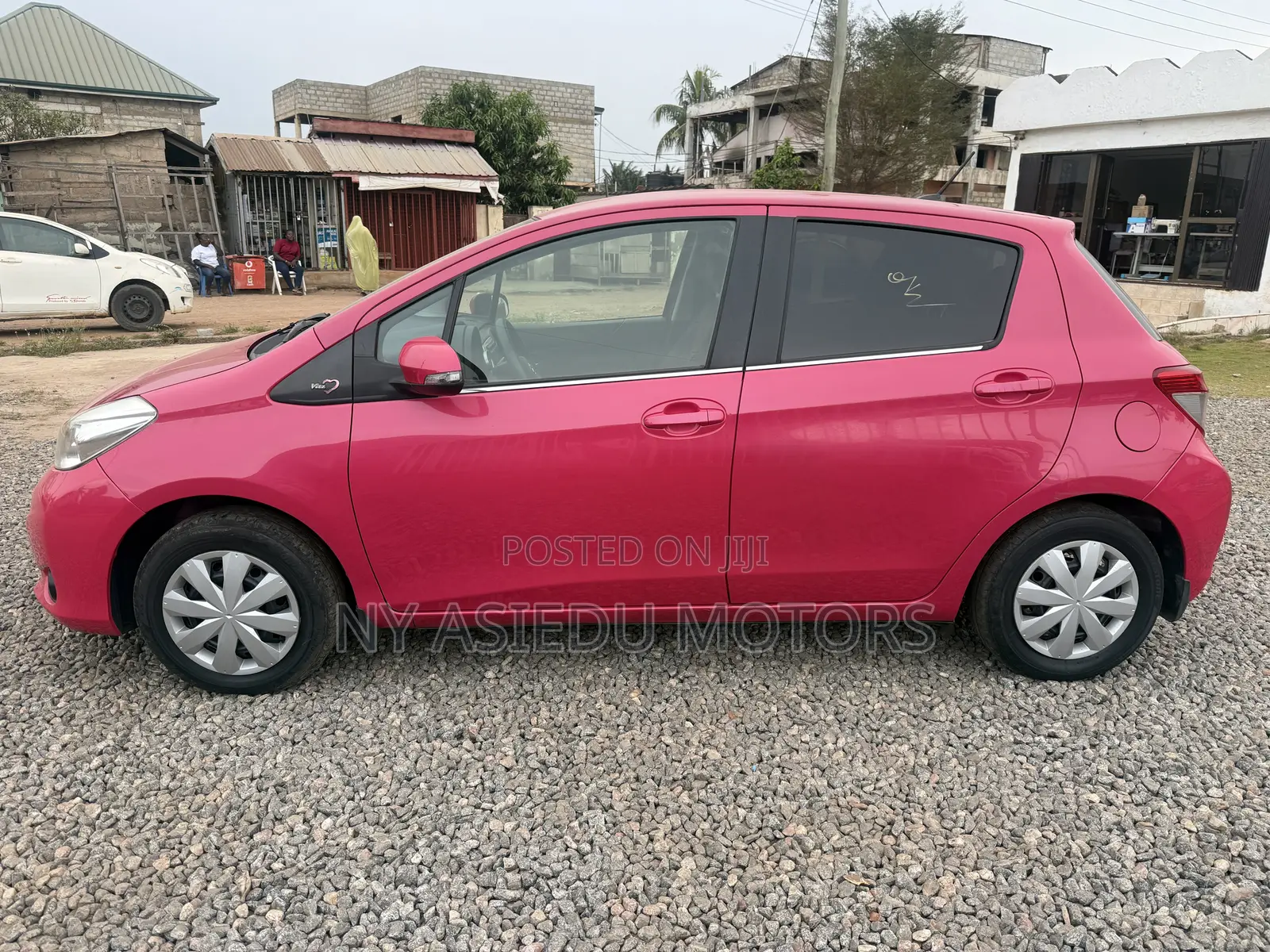Toyota Vitz 1.3 FWD 3dr 2012 Pink