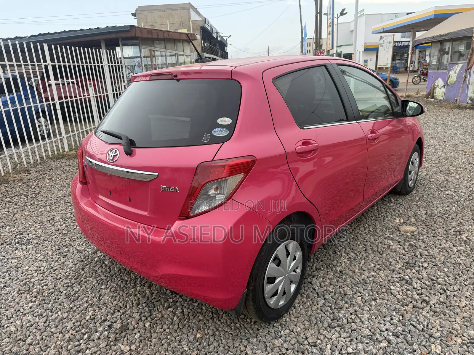 Toyota Vitz 1.3 FWD 3dr 2012 Pink