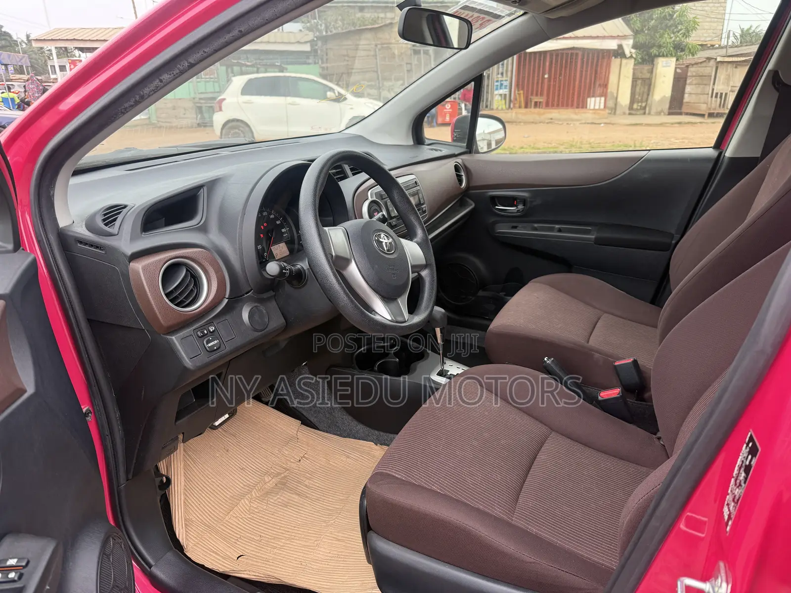 Toyota Vitz 1.3 FWD 3dr 2012 Pink