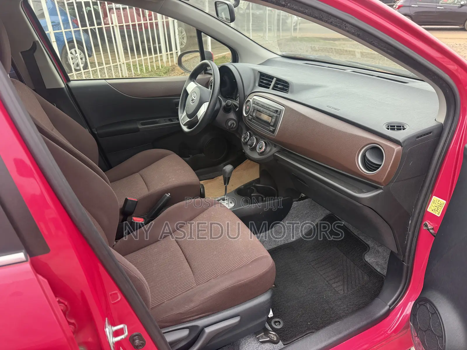 Toyota Vitz 1.3 FWD 3dr 2012 Pink