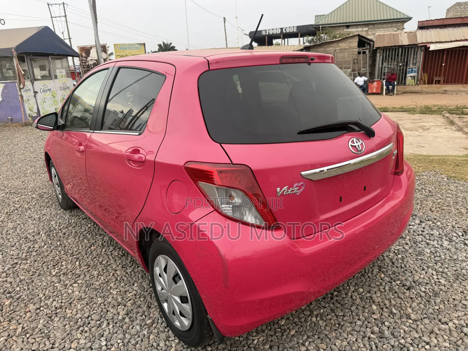 Toyota Vitz 1.3 FWD 3dr 2012 Pink