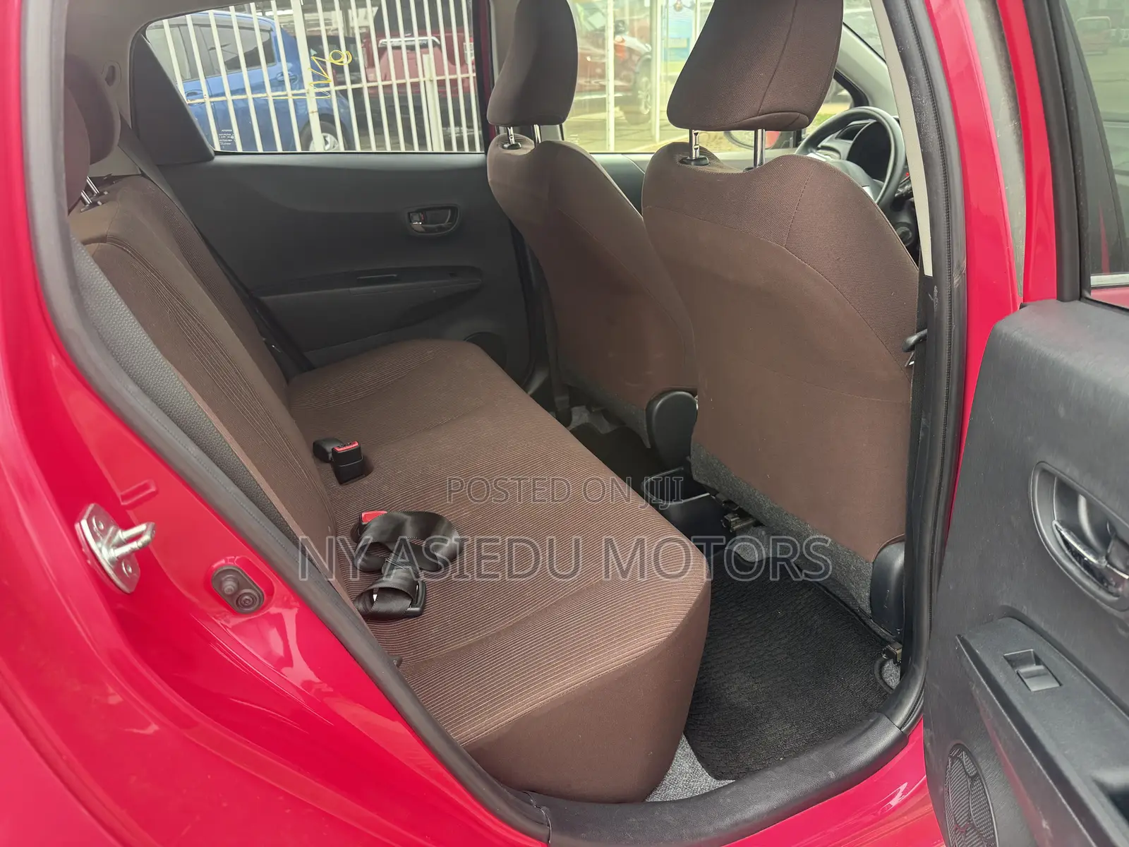Toyota Vitz 1.3 FWD 3dr 2012 Pink